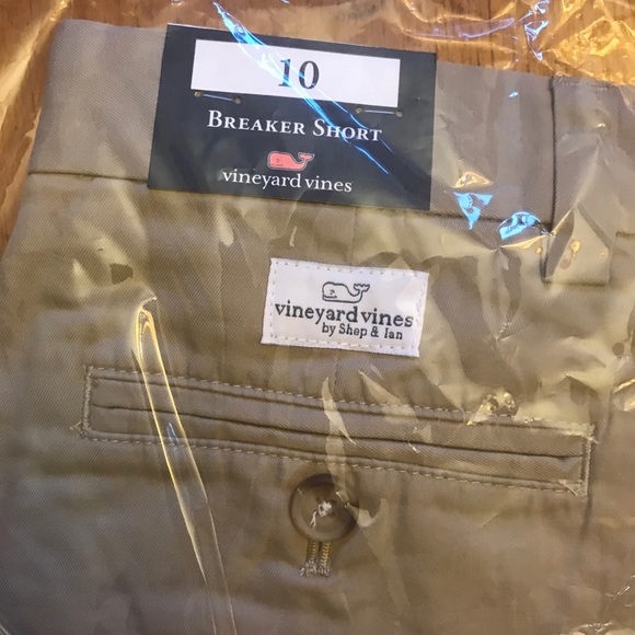 Vineyard Vines NWT boys Tan size 10 shorts - Picture 3 of 4